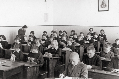 Rankdarbių pamoka gimnazijoje, 1938 m.