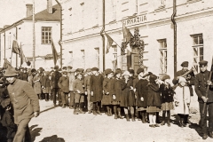 Gimnazistų eisena Gedimino (dabar Didžiojoje gatvėje), 1923 m.